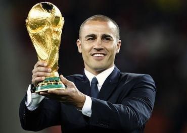 Cannavaro zlata trofej fifa oblek jan2011