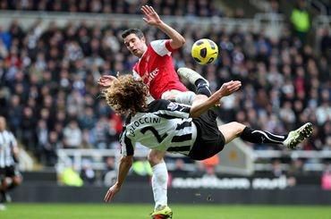 Coloccini van persie newcastle arsenal