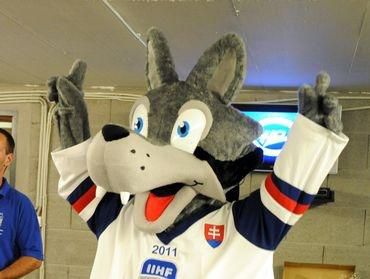 Vlk gooly maskot ms slovensko2