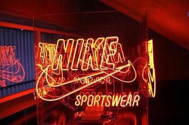Nike sportswear logo neony ilustracne nikeblog