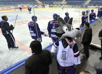 Slovenskí hokejoví reprezentanti testovali "zimák"