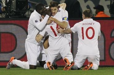 Gerrard heskey rooney a niekto anglicko radost vs usa ms2010