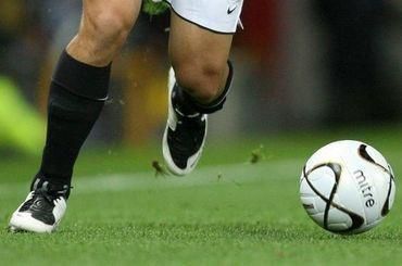 Futbalistove nohy a lopty ilustracne foto
