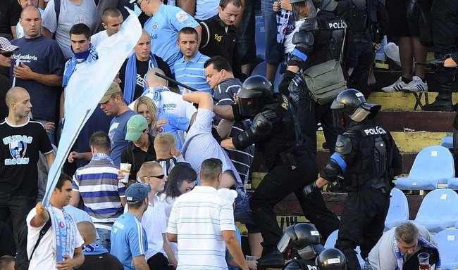Slovan fanusikovia riot stuttgart