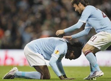 Adebayor hetrik manchester city