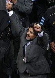 Maradona chcel, aby sa Messi bavil hrou