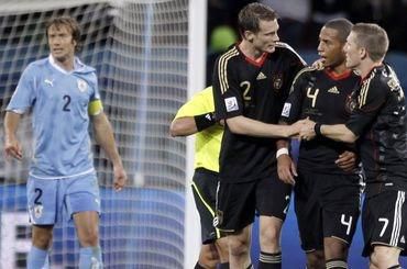 Jansen aogo schweinsteiger nemecko vs uruguaj ms2010