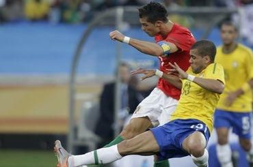 Ronaldo portugalsko vs dani alves brazilia ms2010