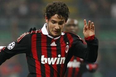 Pato alexandre ac milano akcia pohlad dole