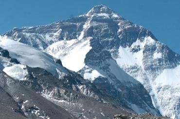 Šerpovia našli pri upratovaní Everestu aj telo Švajčiara