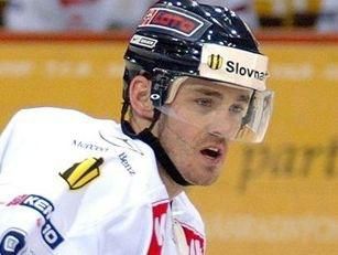 Lažo na rok do KHL, podpísal Jekaterinburg
