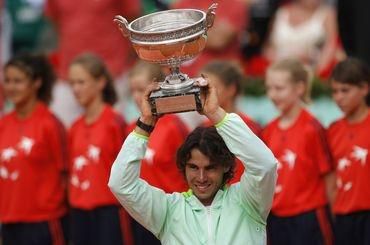 Nadal rafael rg2010 finale trofej2