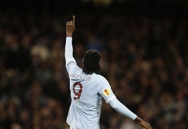 Adebayor hetrik manchester city2