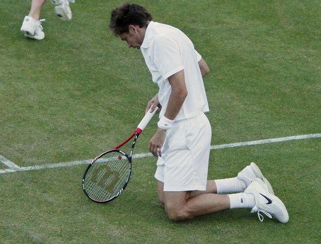 Nicolas mahut tenis na kolenach masaker