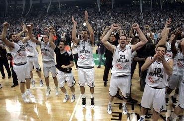 Partizan belehrad oslavy stvrtfinale el april 2010