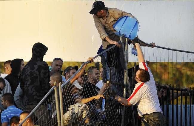 Slovan fanusikovia riot stuttgart