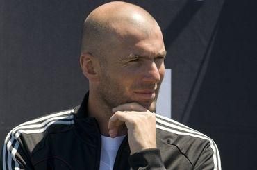 Zidane zinedine zamysleny hmmm
