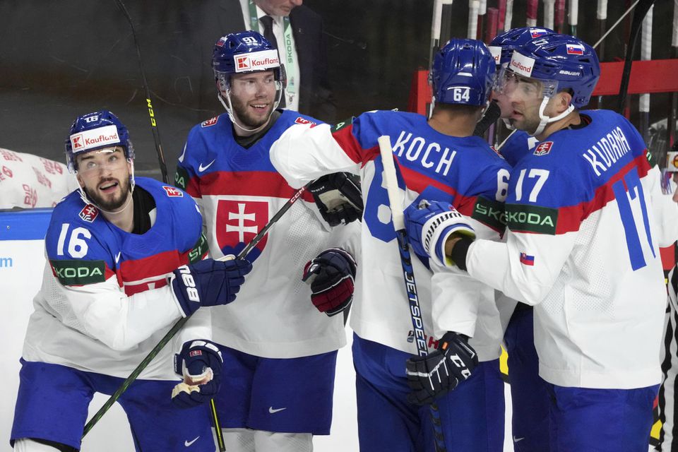 MS v hokeji 2023: Slovensko - Nórsko (zľava Róbert Lantoši, Matúš Sukeľ, Patrik Koch a Andrej Kudrna oslavujú gól)