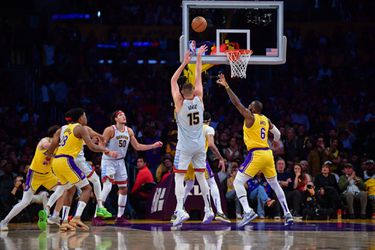 NBA: Jokič prestrieľal Denver k jednoznačnému postupu cez Lakers