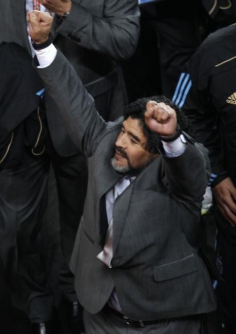Diego maradona ruky hore