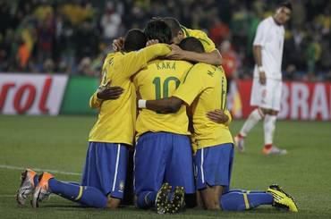 Brazilia hraci spolocne objatie osemfinale ms2010
