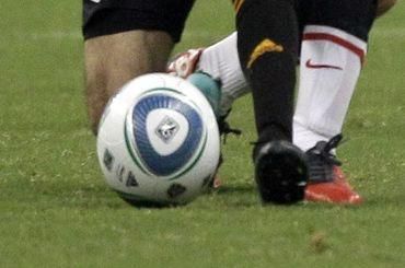 Futbal ilustracne foto lopta nohy