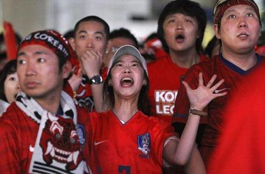 Kórejskí fanúšikovia oslavovali v daždi víťazstvo nad Gréckom