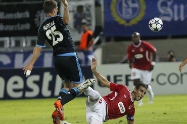 Huntelaar badir hapoel tel aviv schalke