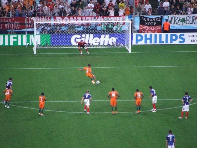 Futbal penalta upload wikimedia org