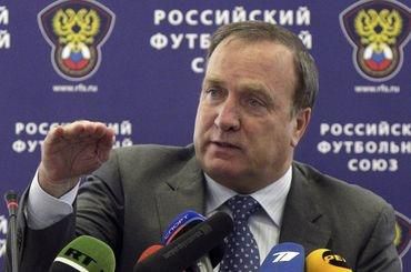 Tréner Rusov Advocaat varuje zverencov pred podceňovaním