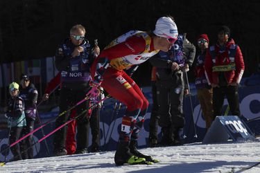 Svetový pohár: Nór Kläbo predviedol výborný finiš, priblížil sa k celkovému prvenstvu