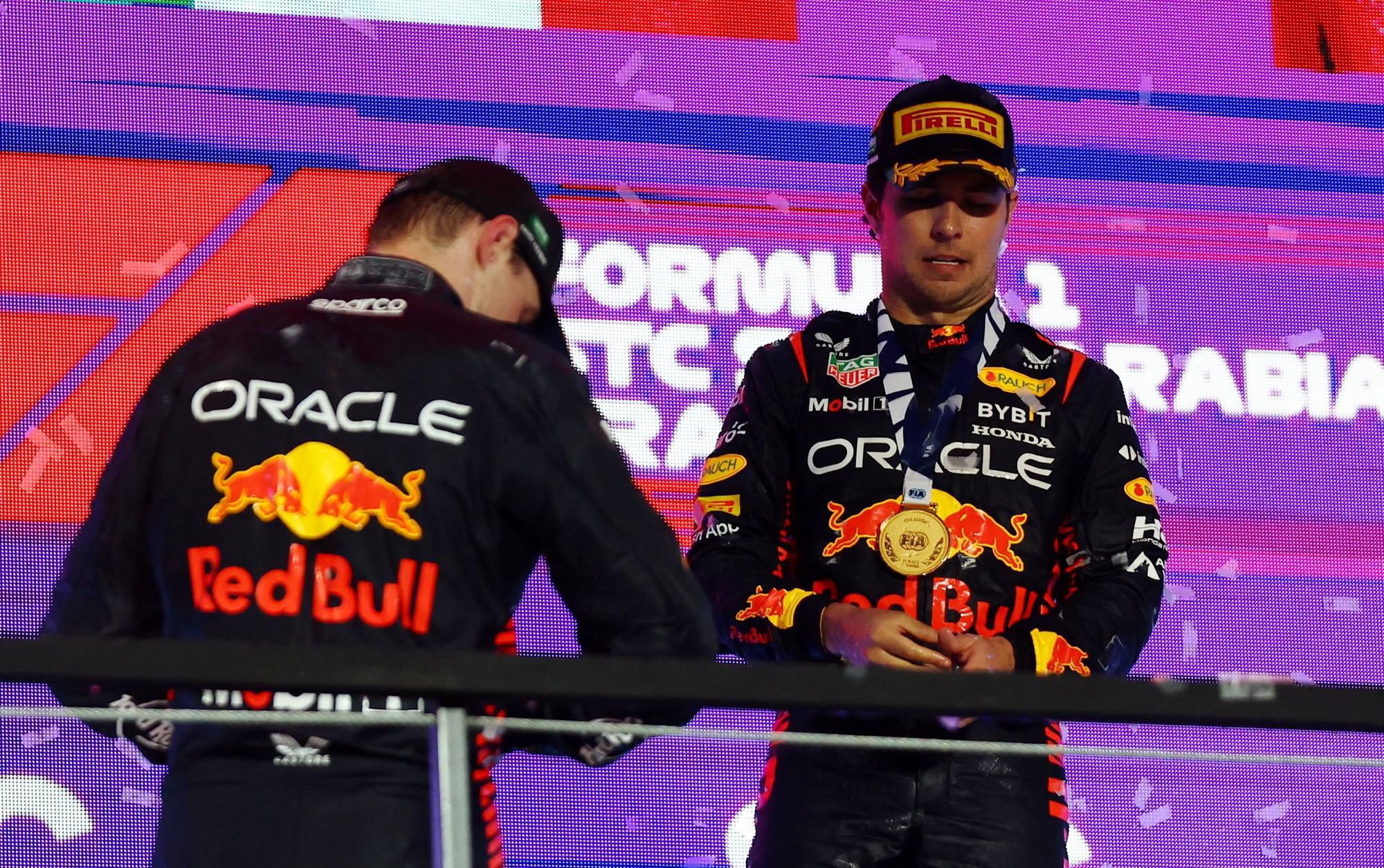 Max Verstappen a Sergio Perez