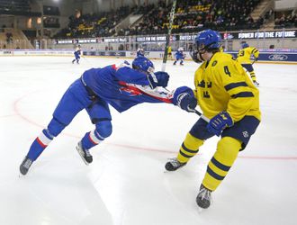 MS v hokeji U18: Slováci potrápili Švédov a veria si aj proti Kanade: Dokážeme hrať s každým