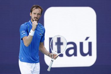 ATP Miami: Daniil Medvedev oslavuje štvrtý titul v tejto sezóne. Sinnera zdolal v dvoch setoch