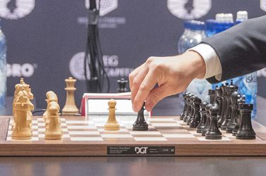 Šach-MS: Jedenásta partia súboja o titul nemala víťaza