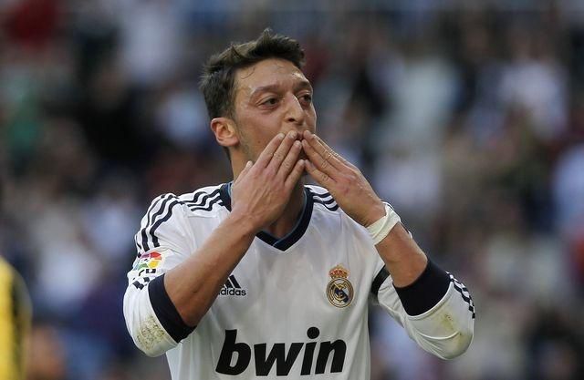 Mesut Özil v drese Realu Madrid