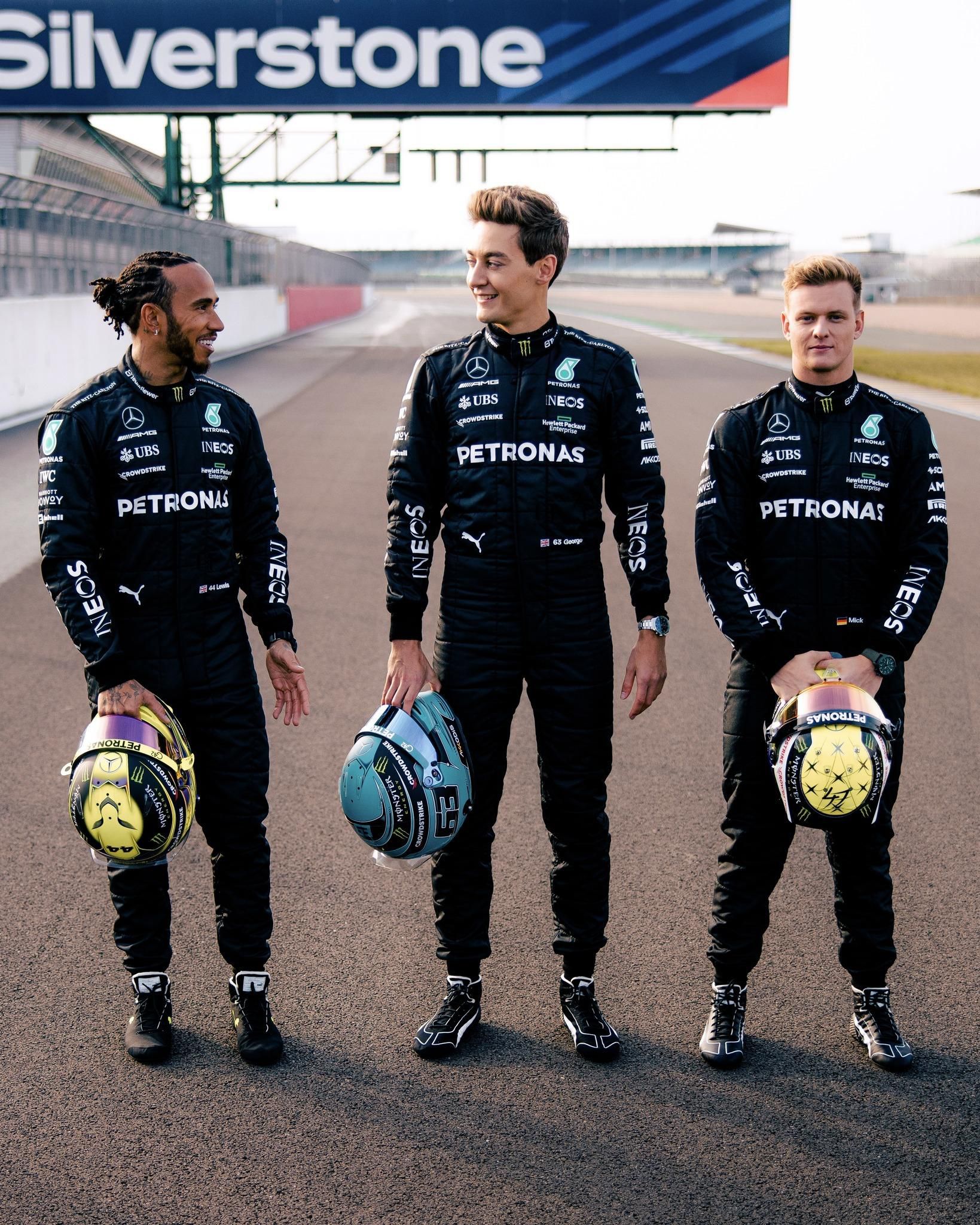 Lewis Hamilton, George Russell a Mick Schumacher