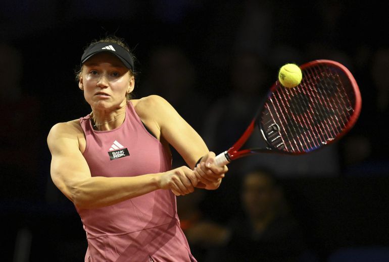 WTA Štuttgart: Sobolenková i Rybakinová pokračujú v pavúku, končí jedna z Češiek