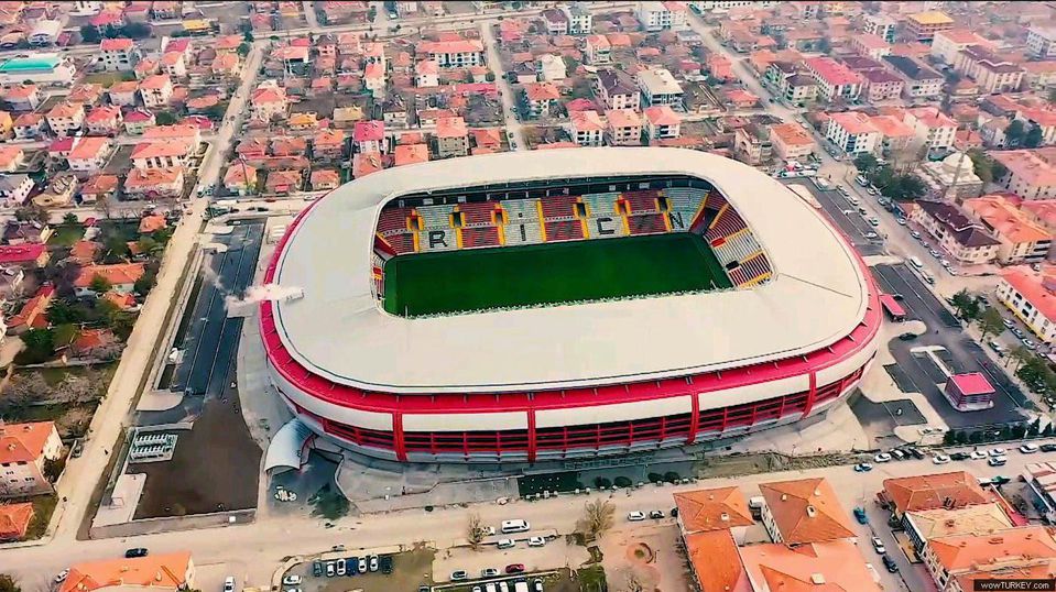 Erzincan 13 Şubat Şehir Stadyumu - kapacita 12 981 miest (Turecko)