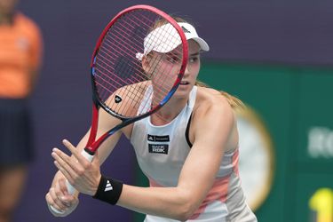 WTA Miami: Rybakinová hladko postúpila do semifinále. Pegulová sa potrápila