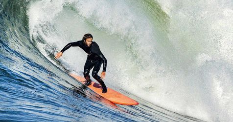 Neuveriteľný výkon. Austrálsky surfista vydržal na vlnách vyše 40 hodín