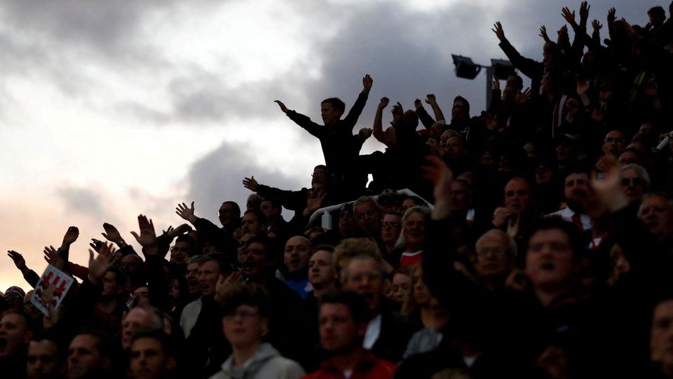 2017/18: Fanúšikovia Stoke City sa tešia z víťazstva nad Manchestrom United.