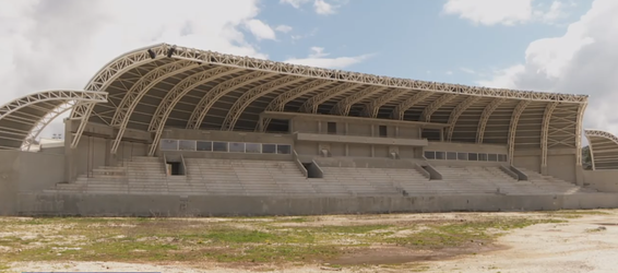 Miliónová investícia zarástla burinou. Čierna Hora čaká na futbalový štadión už 8 rokov
