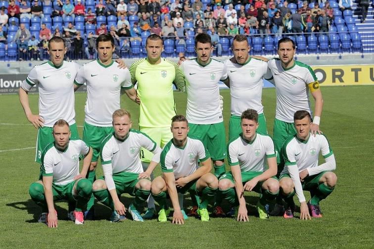 Finalisti Slovnaft Cupu 2016/17: V hornom rade druhý zľava Daniel Šebesta, úplne vpravo terajší tréner MFK Skalica Pavol Majerník.