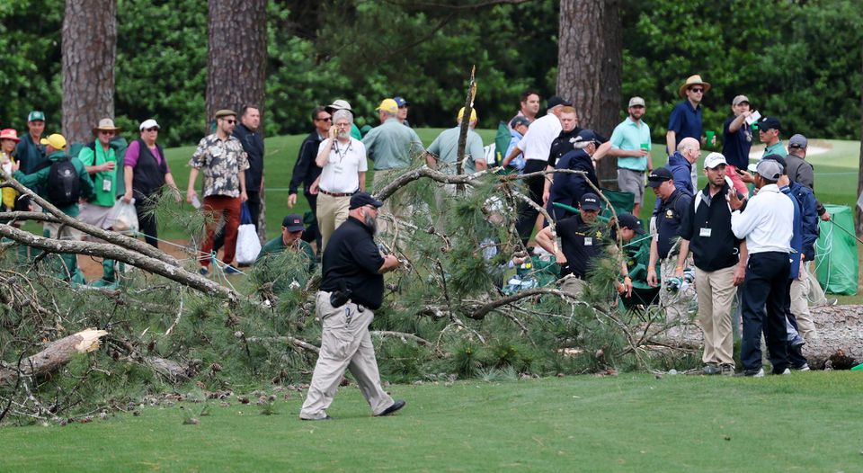 Golf: Masters prerušili po páde troch stromov