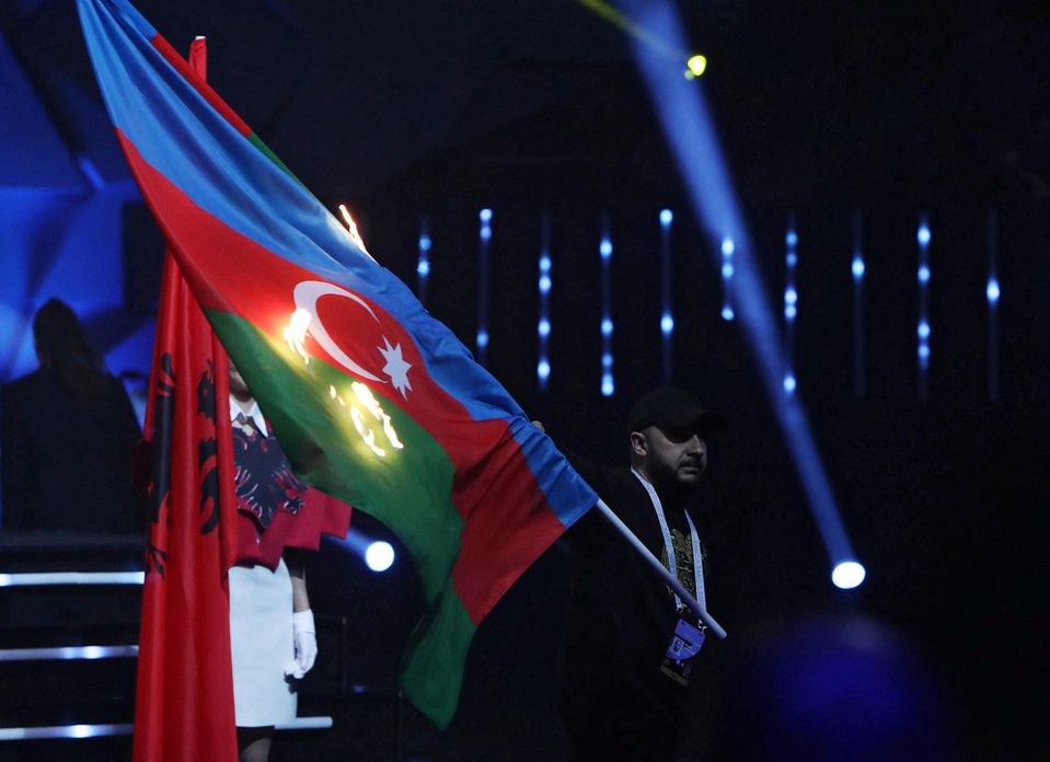 Podpálenie štátnej vlajky Azerbajdžanu