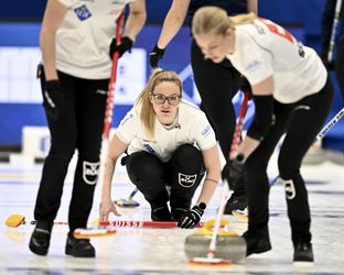 Curling-MS: Švajčiarky vyradili Švédky, vo finále vyzvú severského súpera