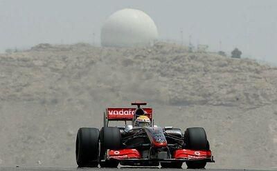 Hamilton sa zenie pustou bahrajn