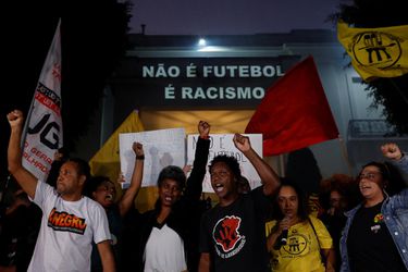Valencia spoznala trest za rasizmus voči Viniciovi. V Brazílii ľudia protestovali