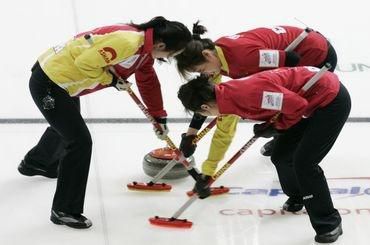 Kanada do semifinále z 1. miesta v mužskom i ženskom turnaji